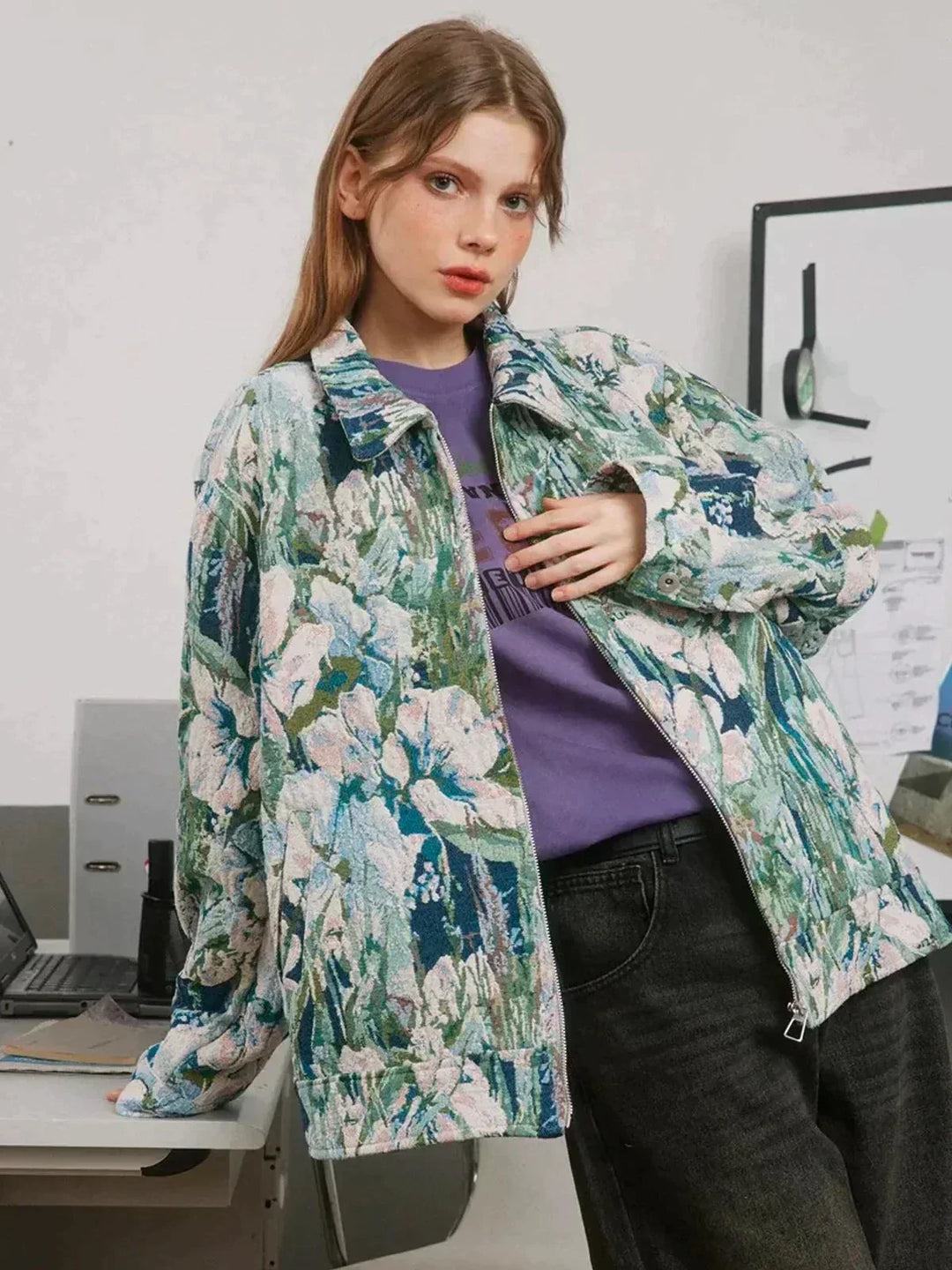 Drune | Oversized glänzende Jacke mit Blumenmuster.