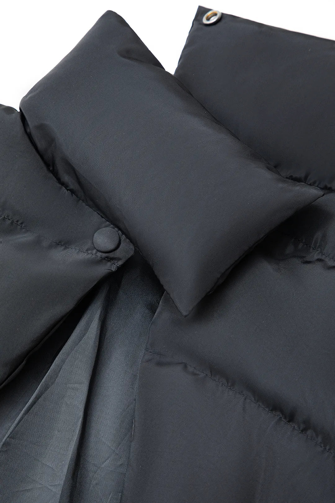 Drune | Schwarze Stehkragen Cut Out Pufferjacke