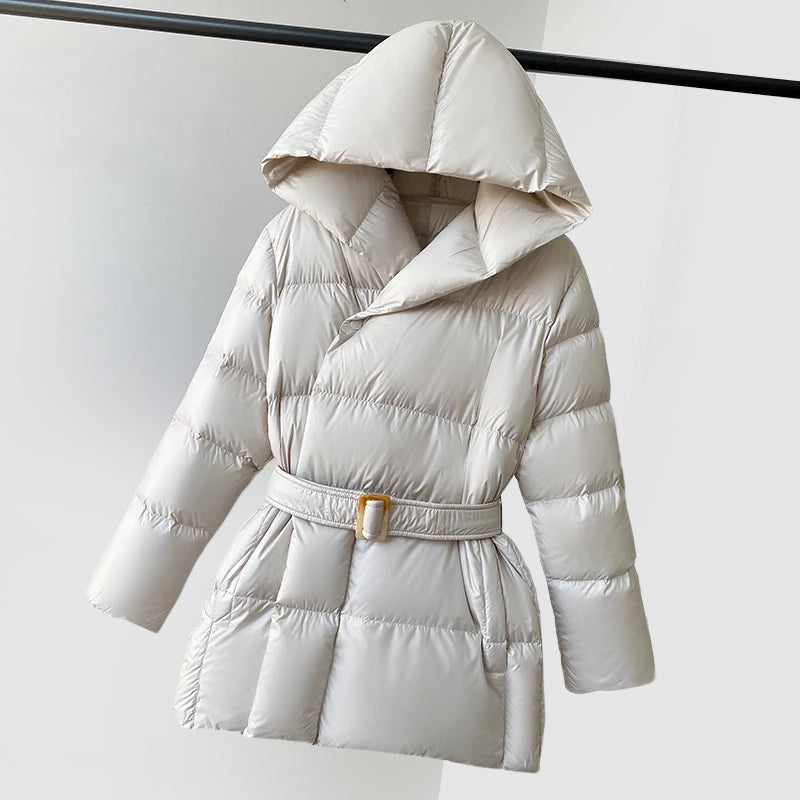 Drune | Damen Gepolsterte Pufferjacke mit Kapuze und Taillengürtel