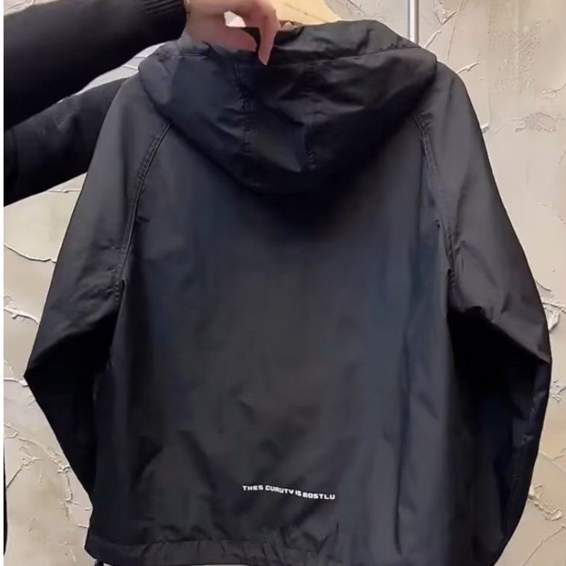 Drune | Leichter Kapuzen Windbreaker mit halbem Reißverschluss und Tasche