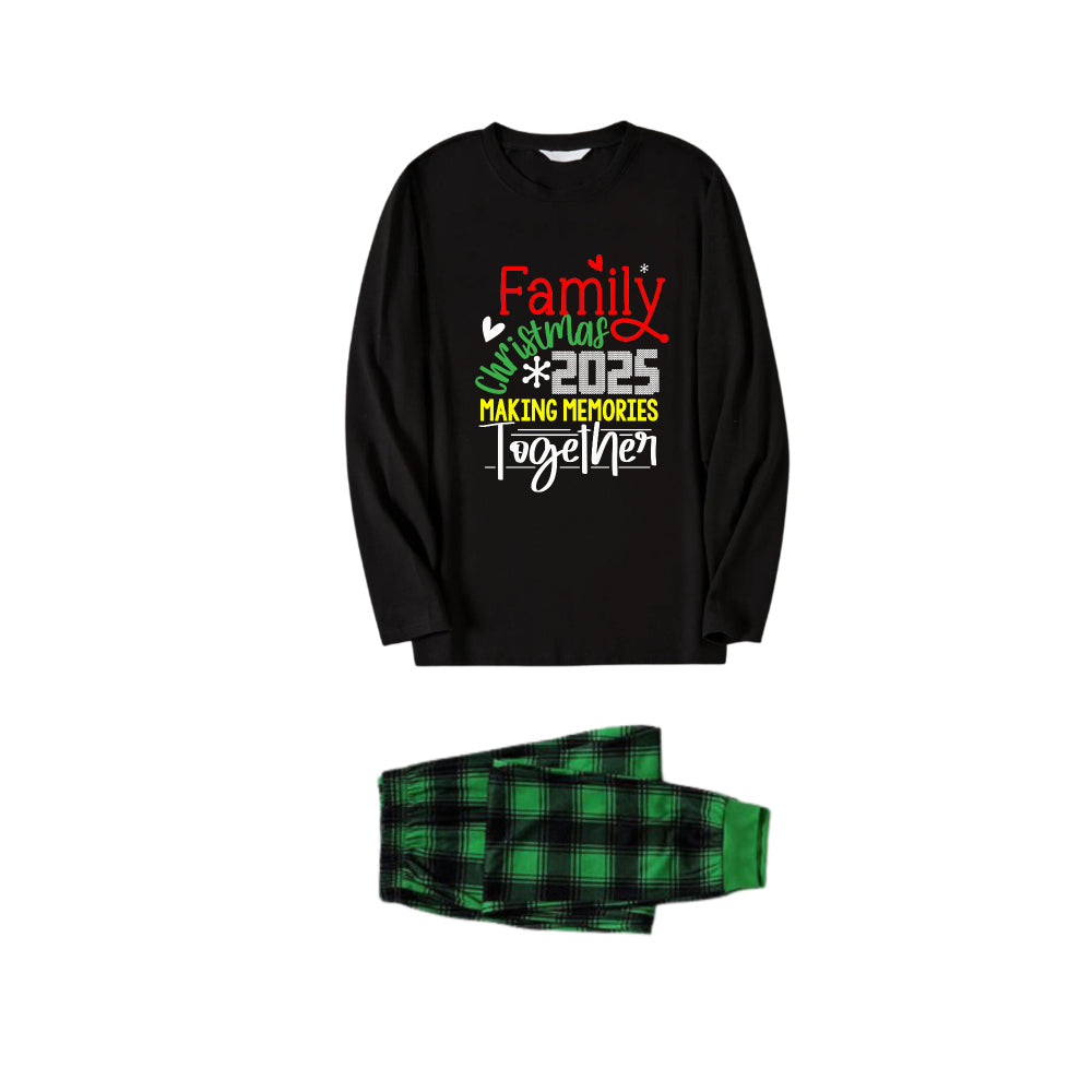 Drune | Weihnachtsfamilienpassende Pyjamas - Schwarzes Oberteil und grüne Karohosen Pjs Set mit "Familienweihnachten 2025 Erinnerungen gemeinsam schaffen" Slogan-Druck