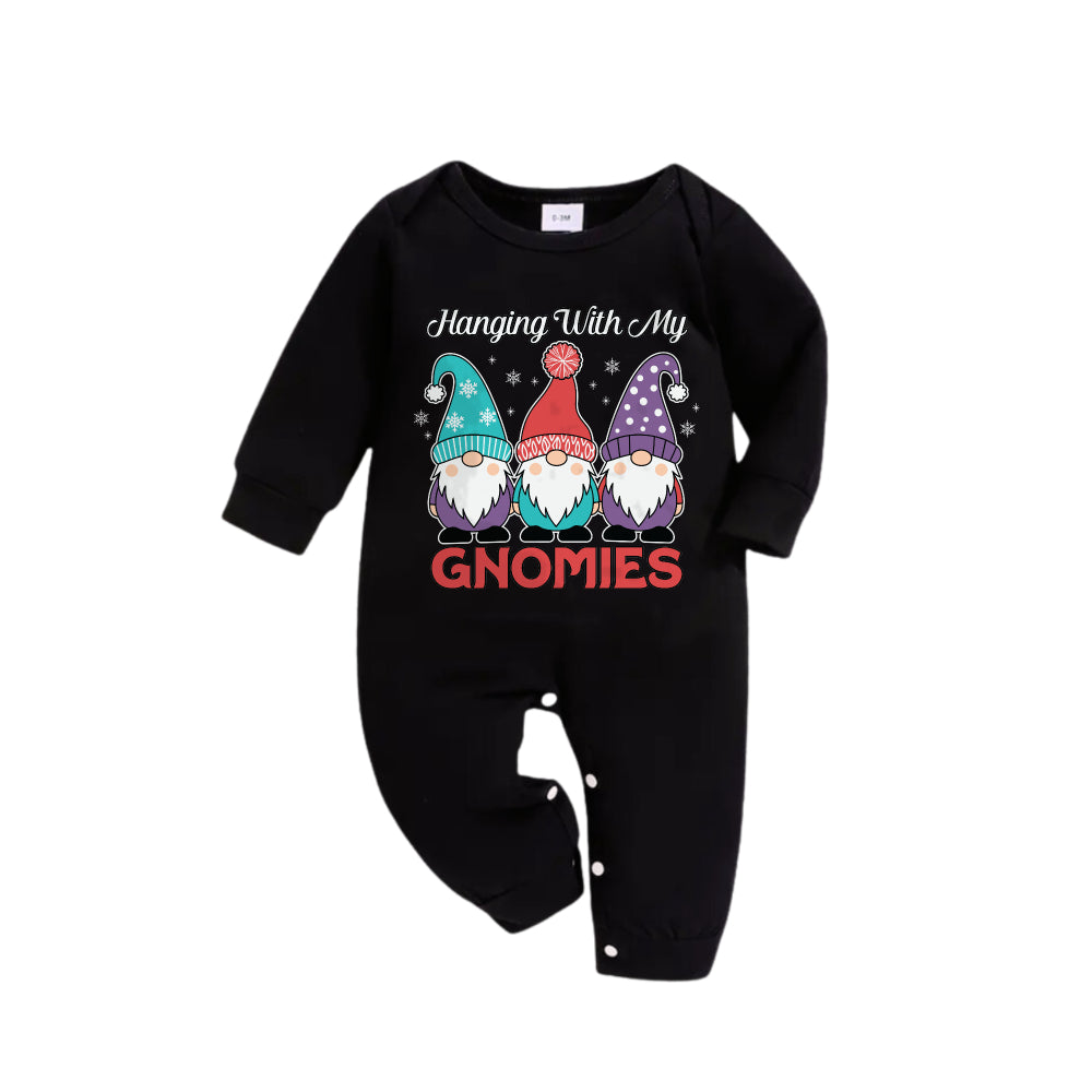Drune | Christmas Familie passende Pyjamas - Schwarzes Oberteil und grüne Karohose Pjs Set mit Gnome Familie und Weihnachts-Slogan-Druck