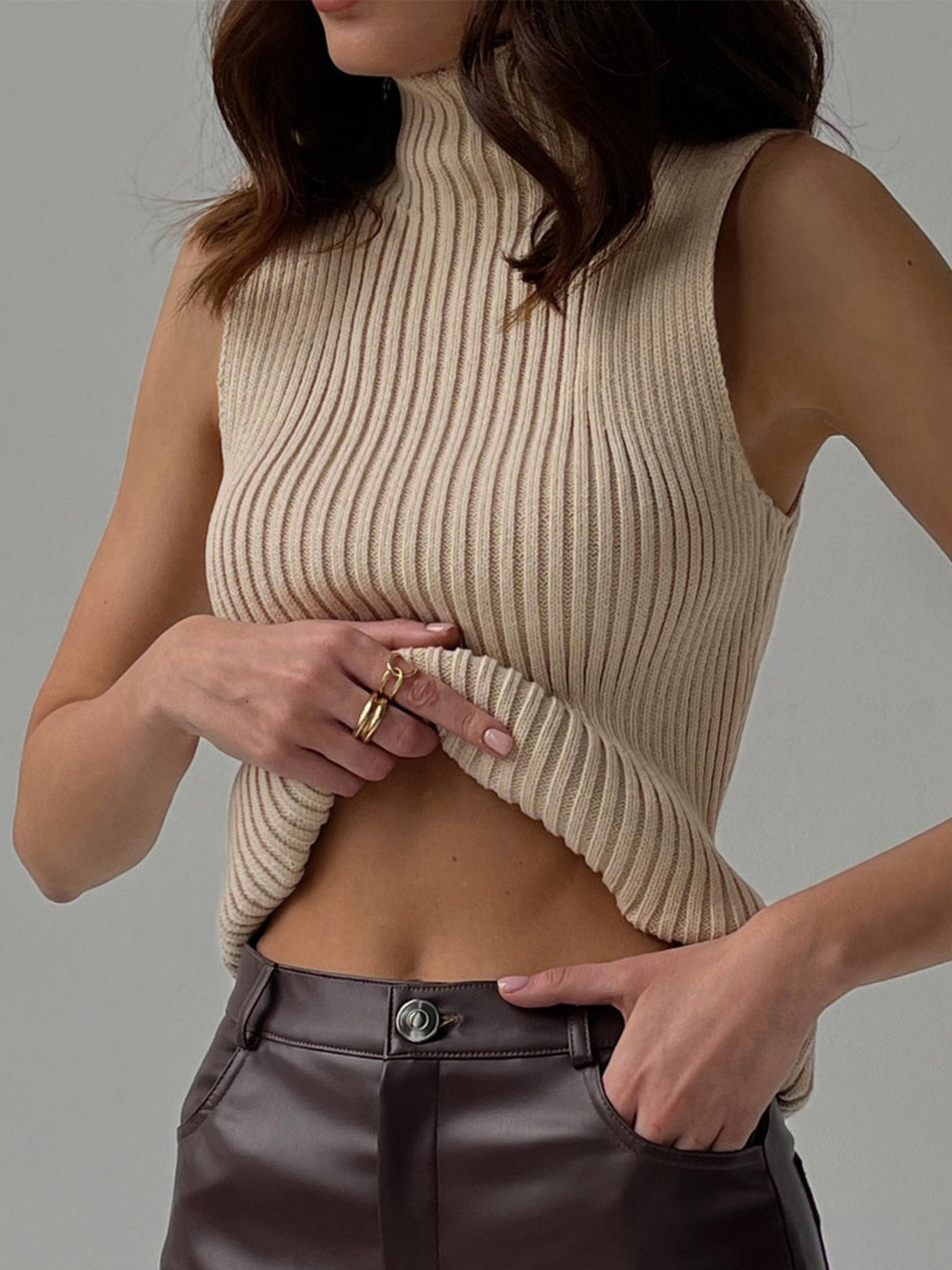 Drune | Minimalist Gesäßausschnitt Ripp Top