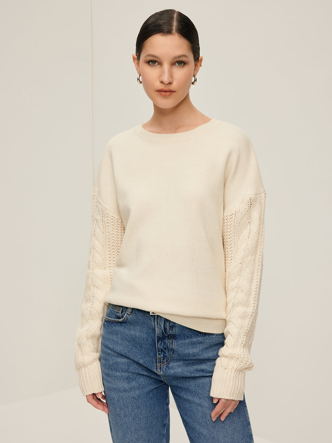 Drune | Strickpullover mit Kabelstrickärmeln Lockere Passform und Moderne Details Bequem und Zeitlos