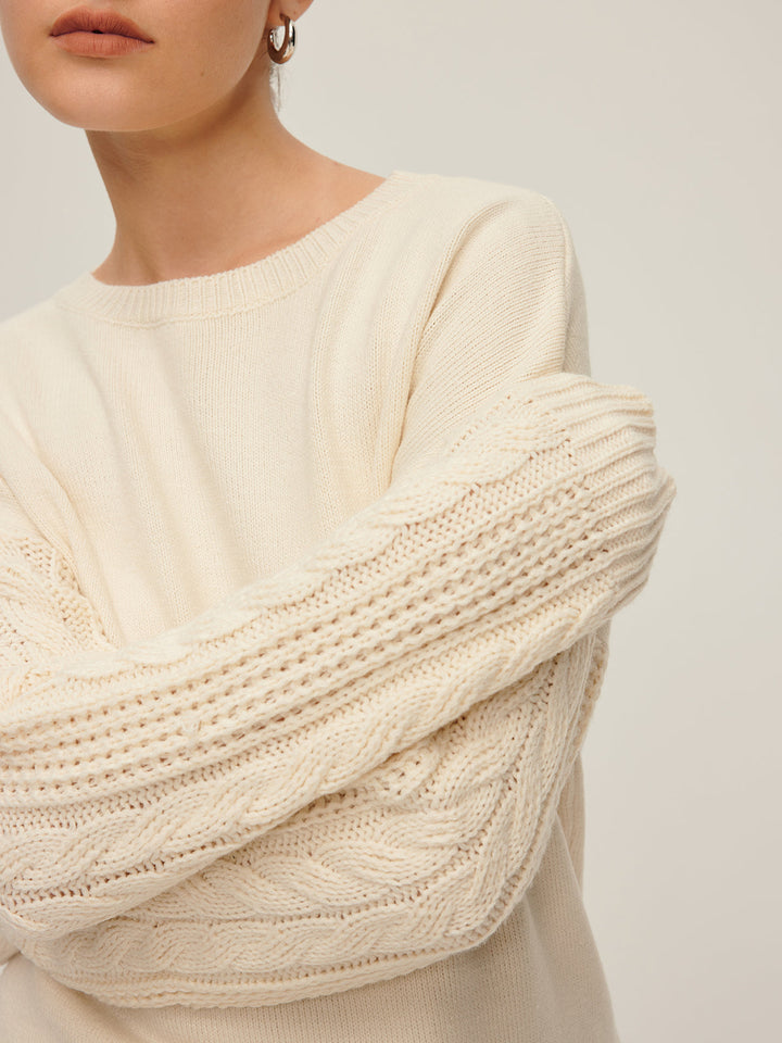 Drune | Strickpullover mit Kabelstrickärmeln Lockere Passform und Moderne Details Bequem und Zeitlos