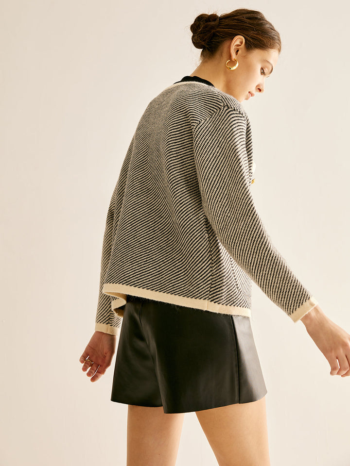 Drune | Tweed Cardigan Kontrastdetails und Goldknöpfe Klassisch und Sophisticated