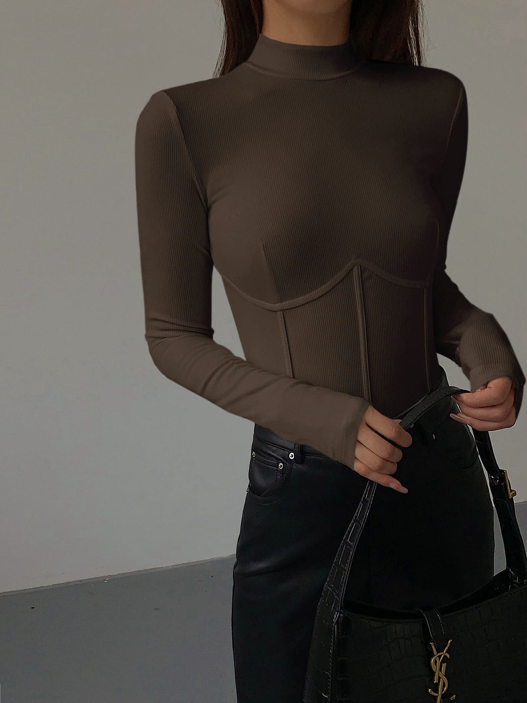 Drune | Klassische Slim Fit T-Shirt für Frauen