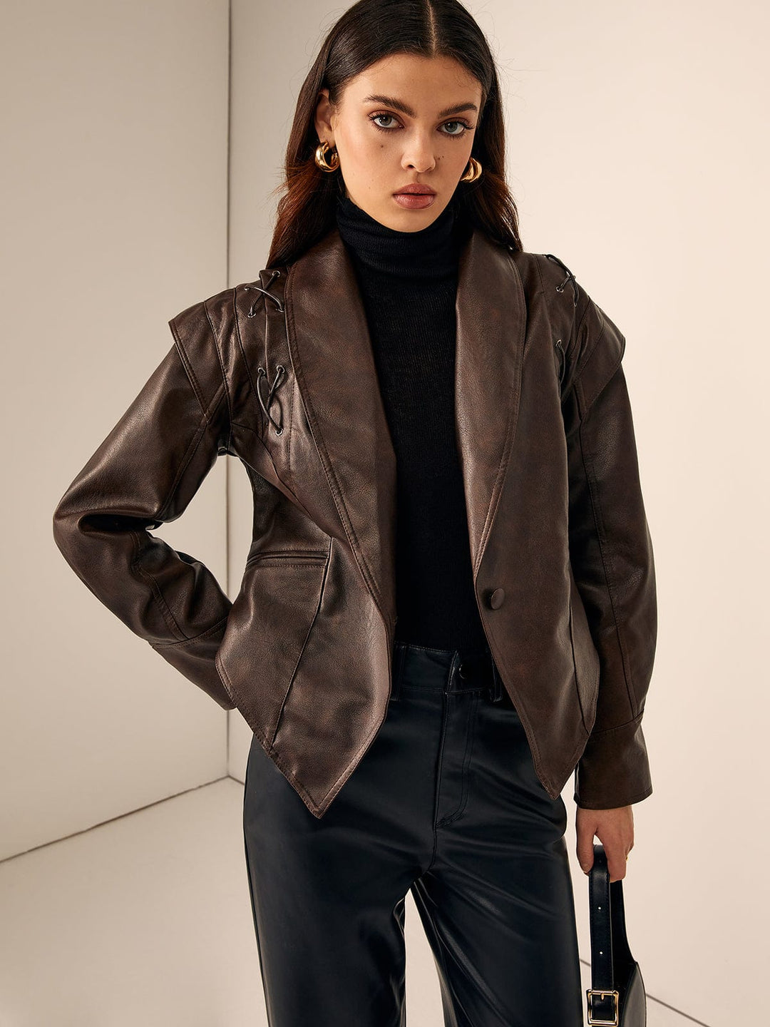 Drune | Taillierter Lederblazer mit Gürtel Elegant & Modern