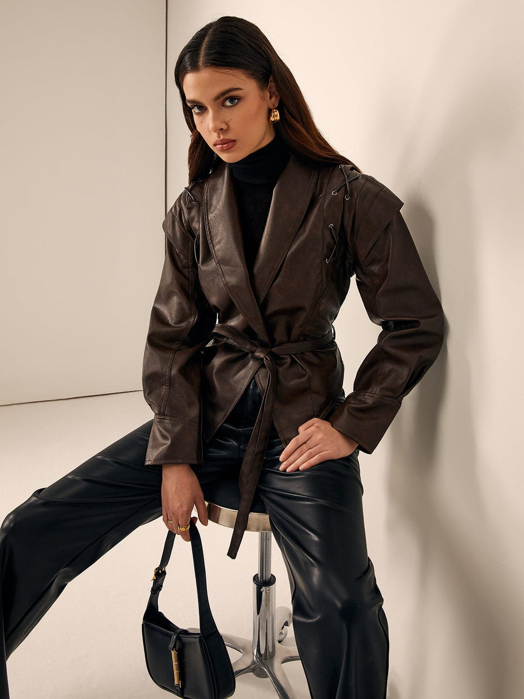 Drune | Taillierter Lederblazer mit Gürtel Elegant & Modern
