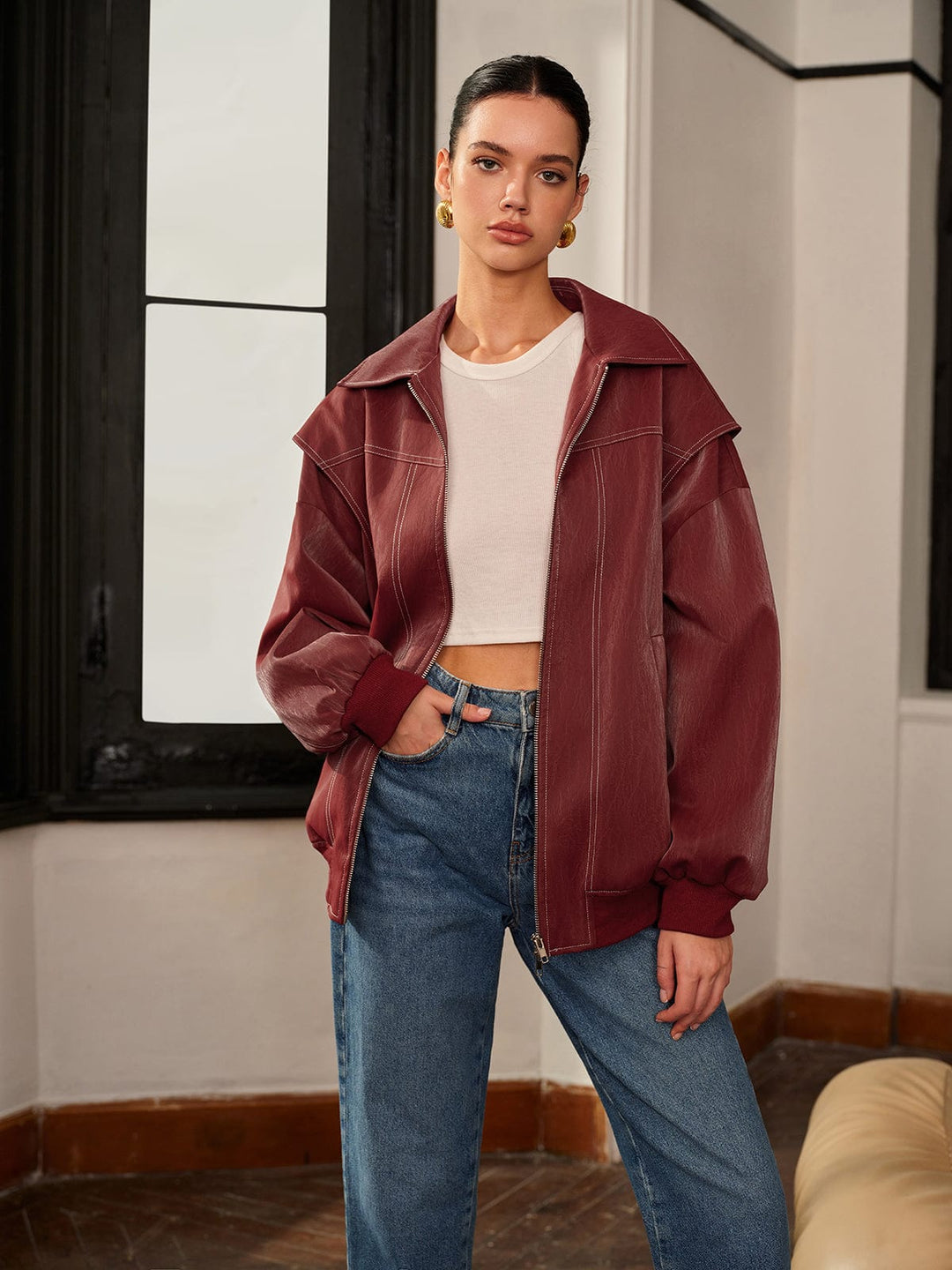 Drune | Bordeauxrote Jacke mit Sportivem Akzent