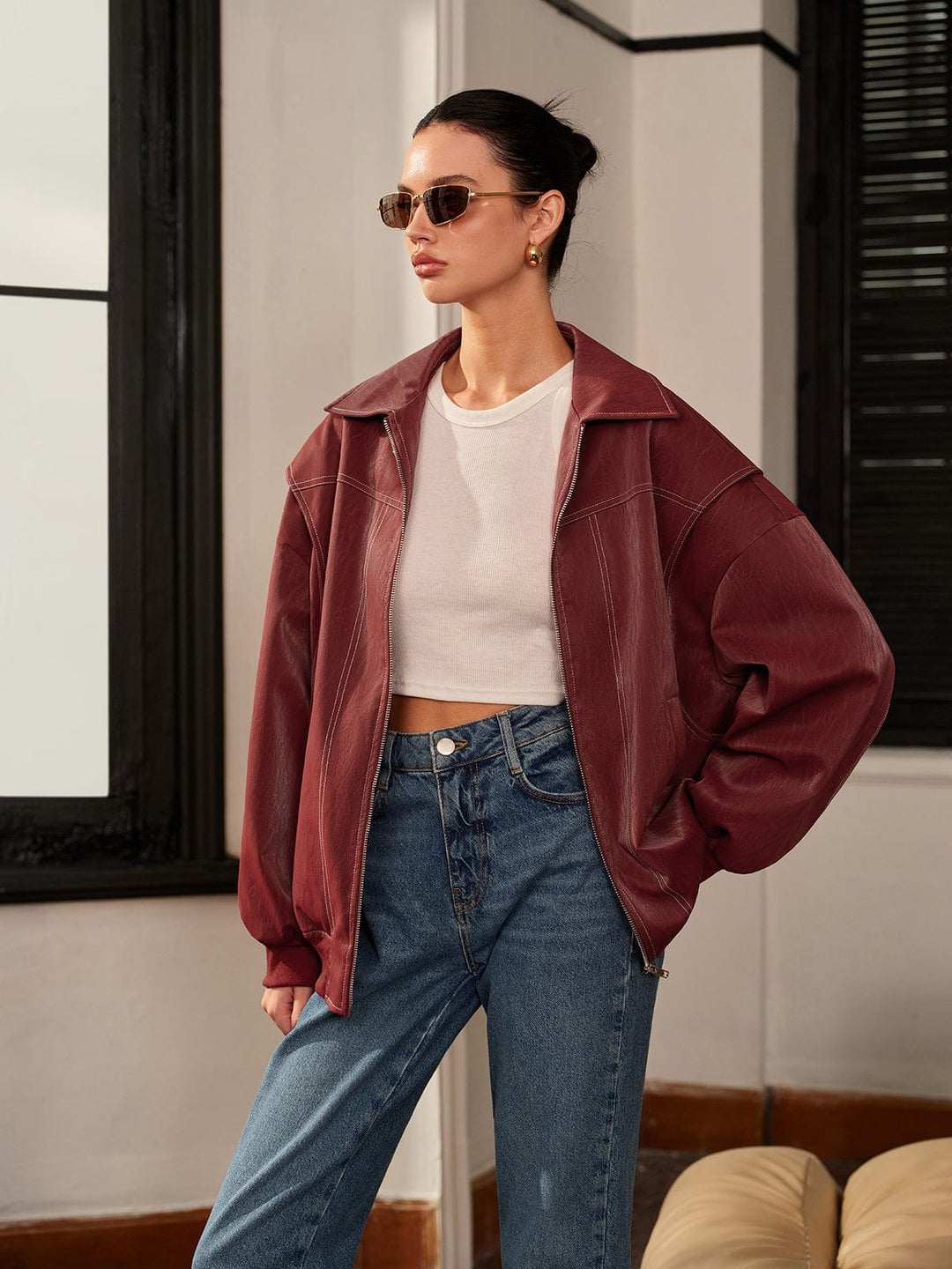 Drune | Bordeauxrote Jacke mit Sportivem Akzent