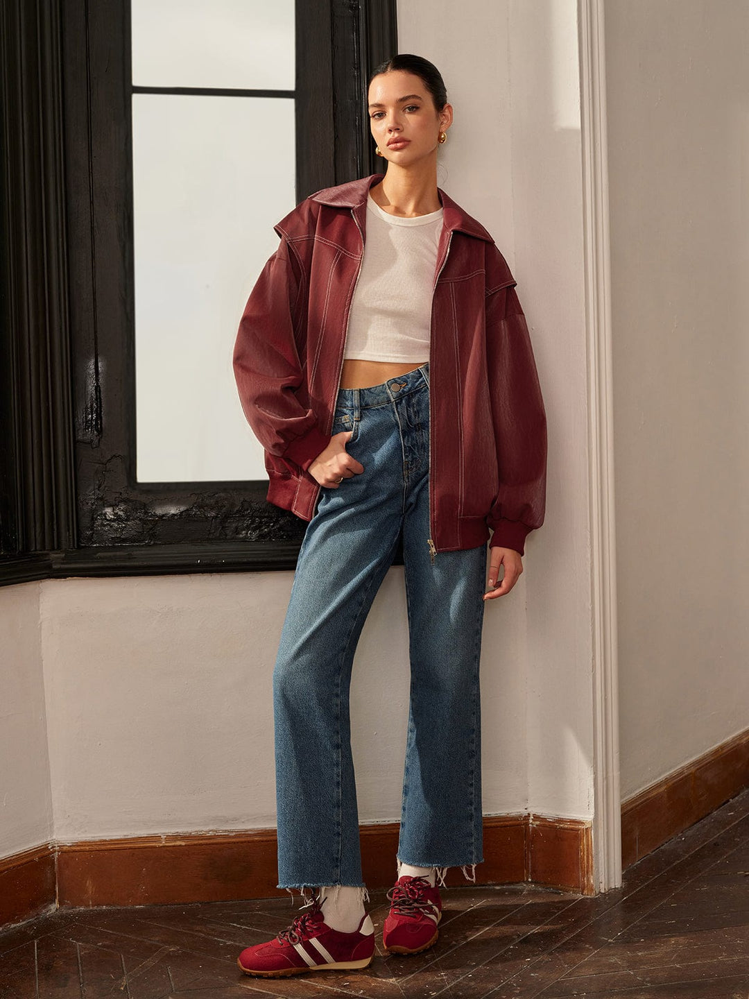 Drune | Bordeauxrote Jacke mit Sportivem Akzent