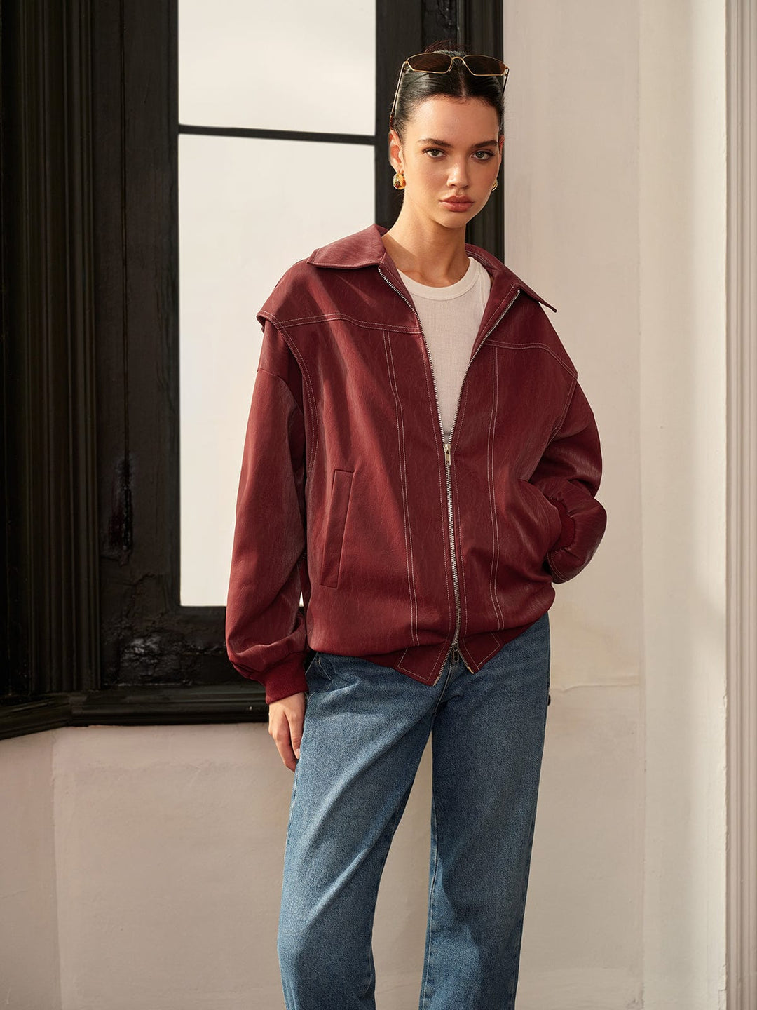 Drune | Bordeauxrote Jacke mit Sportivem Akzent