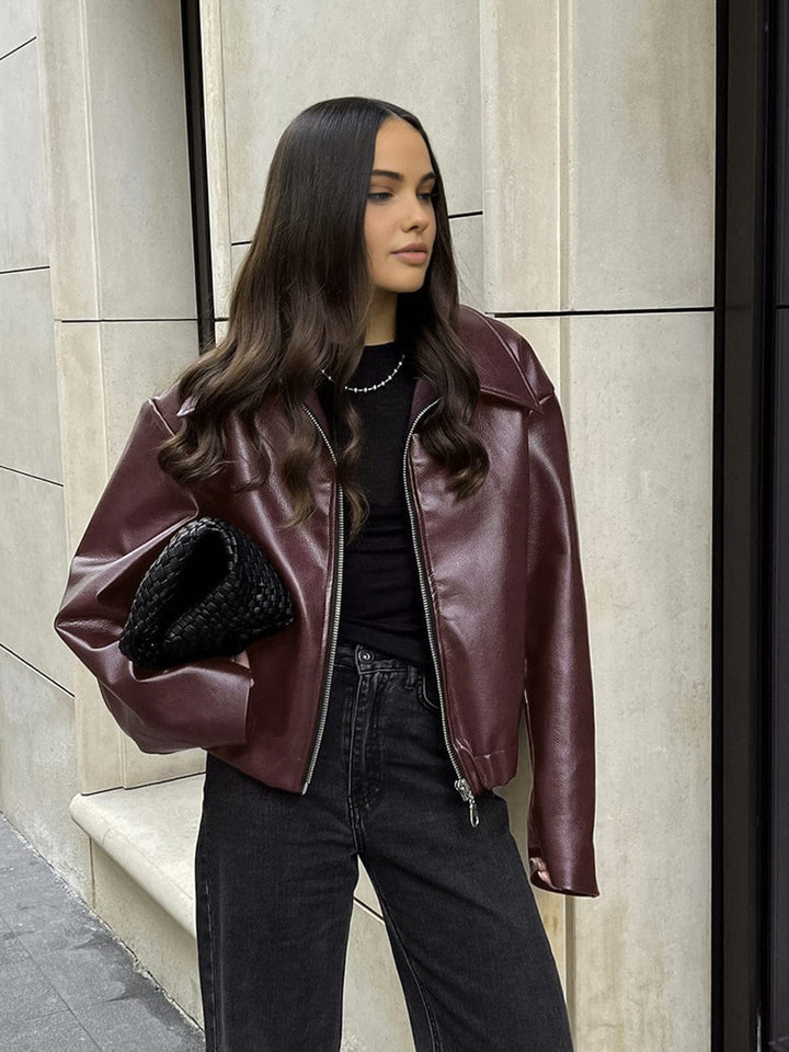 Drune | Minimalistische Kunstlederjacke in Burgunderrot Modern und Vielseitig