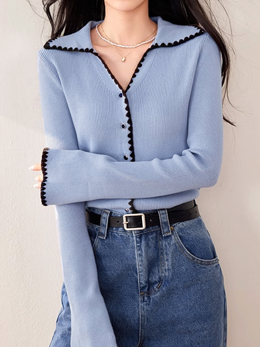 Drune | Cardigan mit Kontrastkante und Rüschendetails Schlanker Schnitt Feminin und Schick