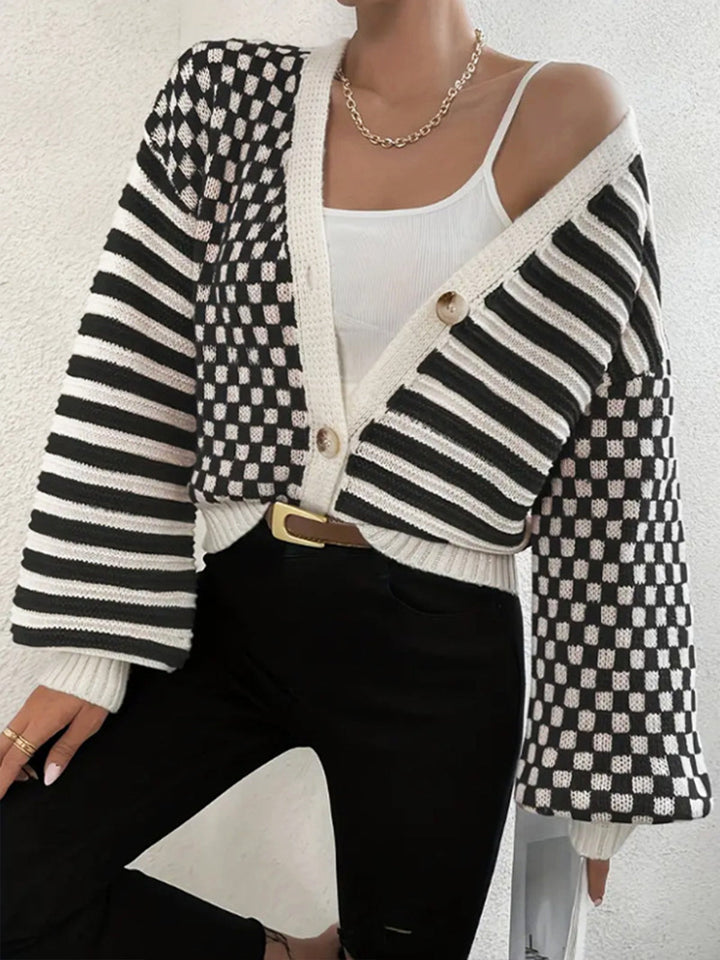 Drune | Strickcardigan mit Grafischem Muster Oversized Passform und Knopfverschluss Modern und Trendy
