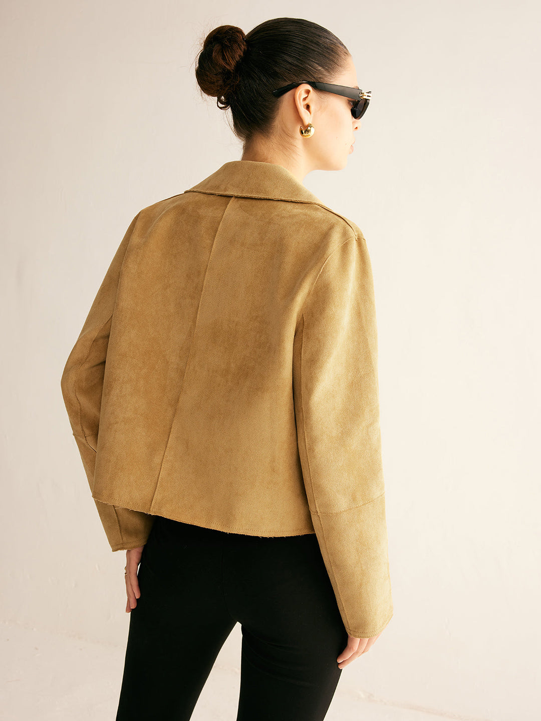 Drune | Kurze Jacke Im Wildlederlook Gerade Schnitt Cool und Zeitlos
