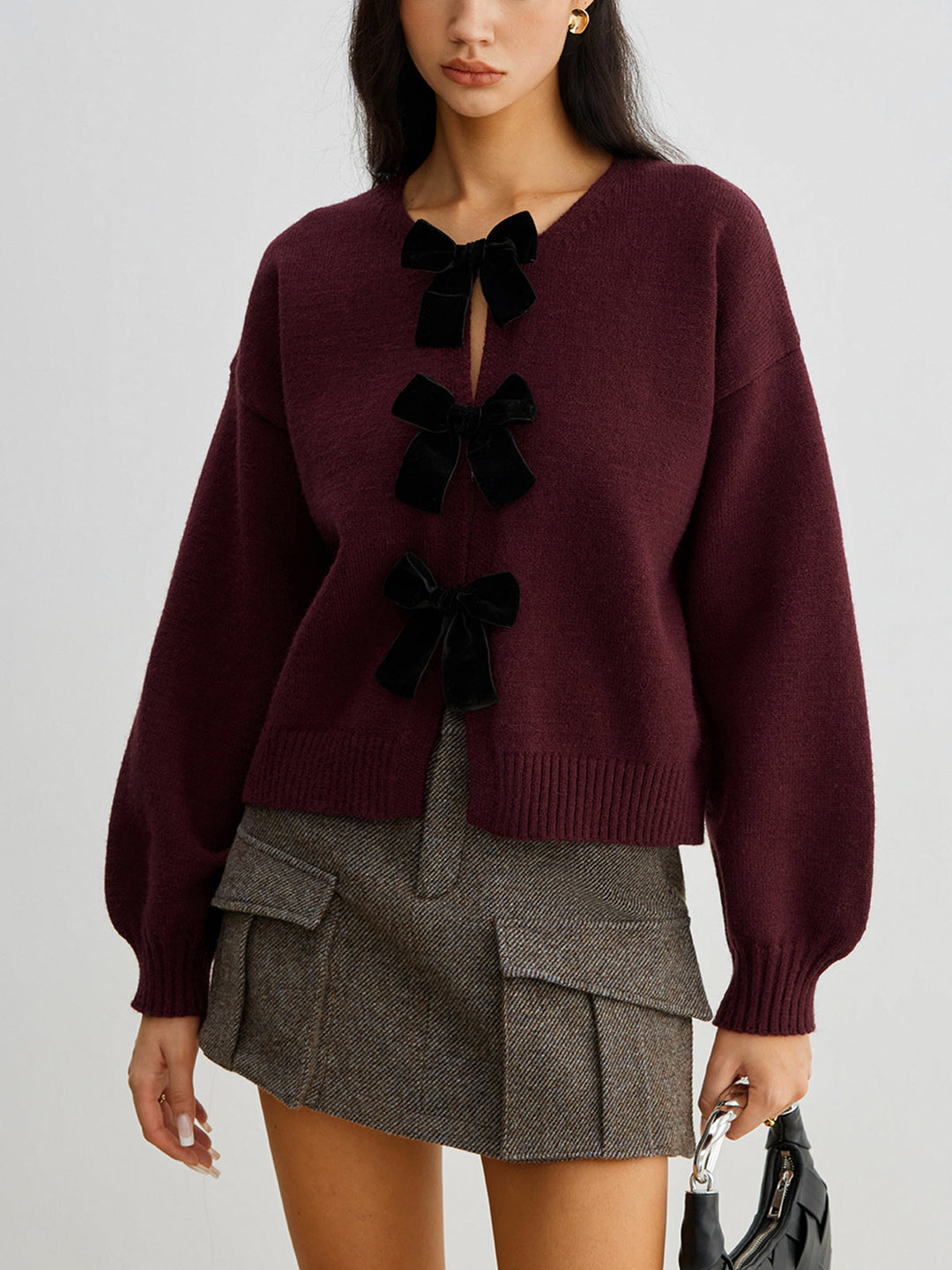 Drune | Strickcardigan mit Samtschleifen Wollmischung Feminin und Modern