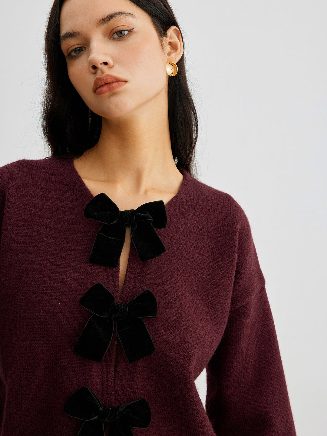 Drune | Strickcardigan mit Samtschleifen Wollmischung Feminin und Modern