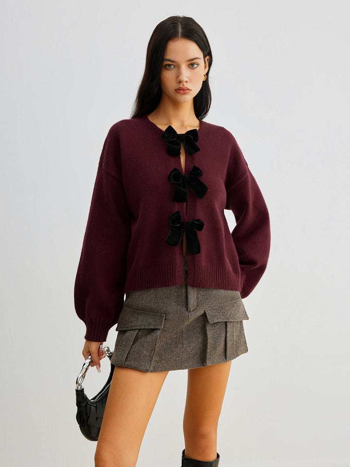 Drune | Strickcardigan mit Samtschleifen Wollmischung Feminin und Modern
