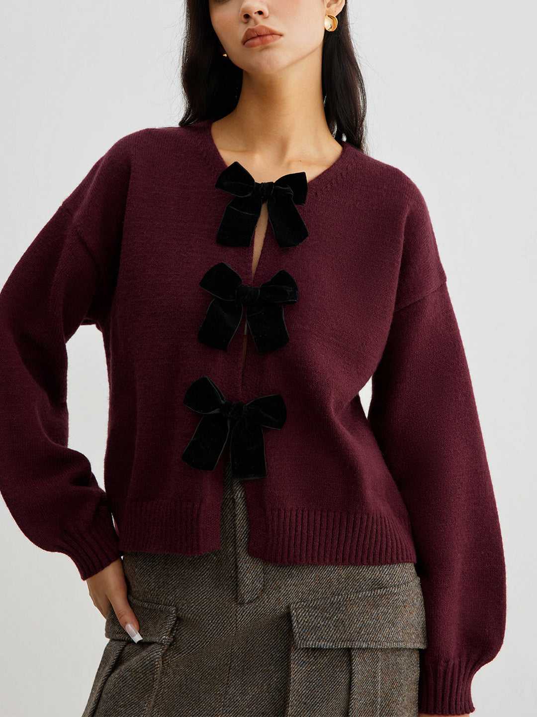 Drune | Strickcardigan mit Samtschleifen Wollmischung Feminin und Modern