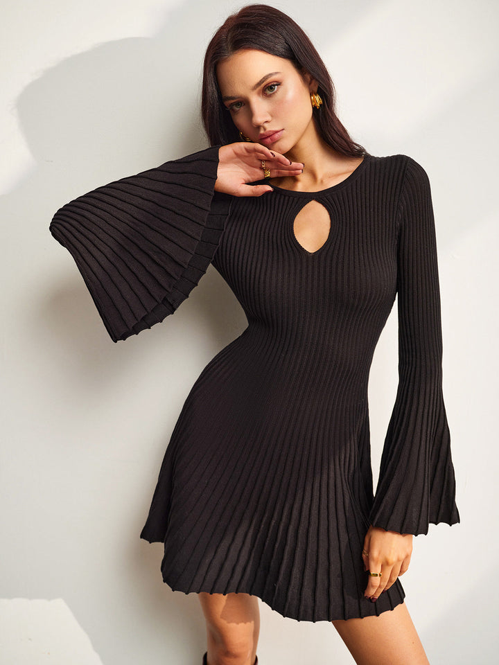 Drune | Schlüsselloch Ausschnitt Glockenärmel Pullover Kleid