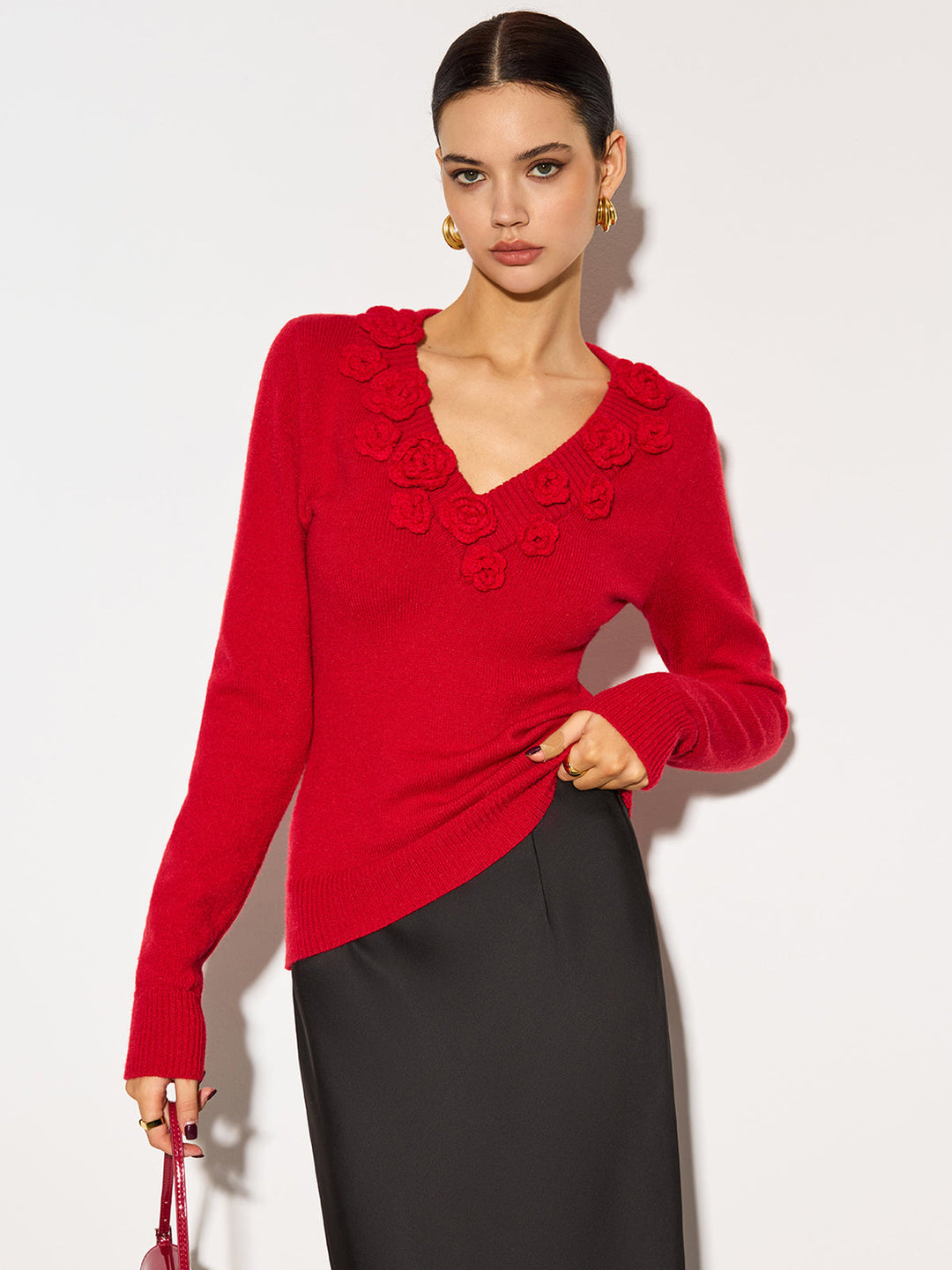 Drune | Strickbluse mit Blumen-details V-ausschnitt und Feminine Passform Elegant und Sophisticated