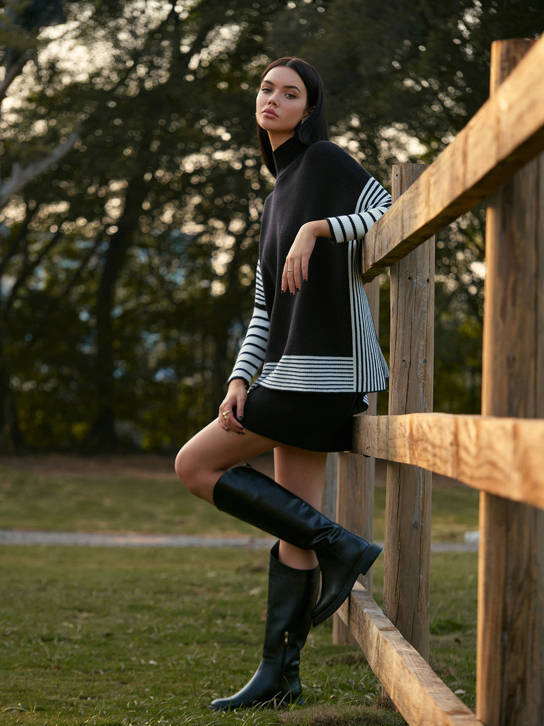 Drune | Poncho mit Hohem Kragen Asymmetrischer Schnitt Modern und Bequem