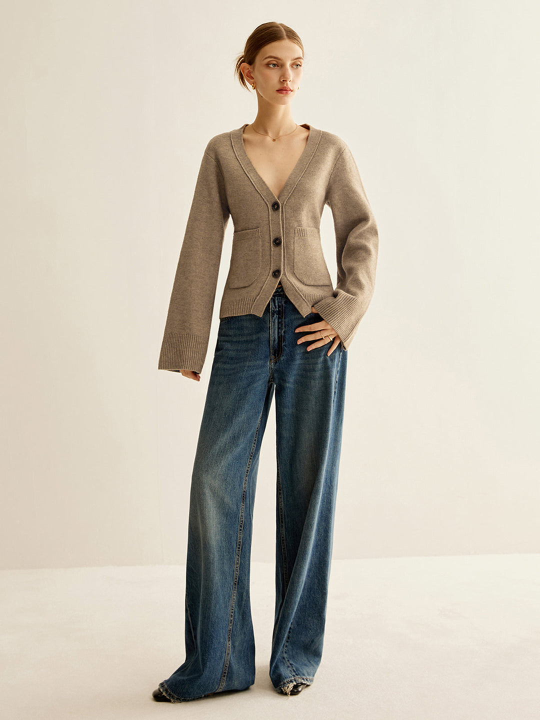 Drune | Strickcardigan mit V-ausschnitt Taschen und Knöpfe Zeitloser Komfort