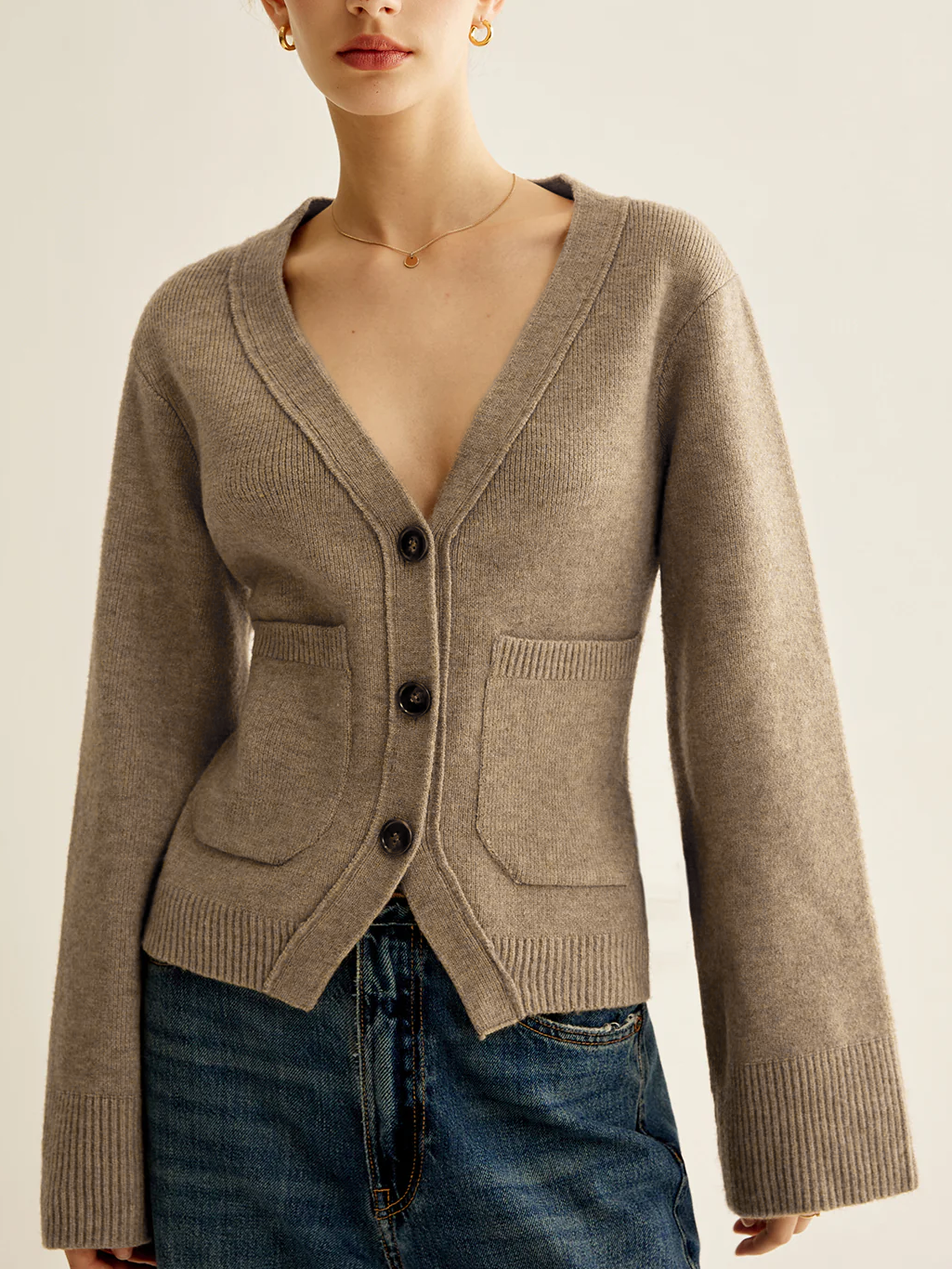 Drune | Strickcardigan mit V-ausschnitt Taschen und Knöpfe Zeitloser Komfort