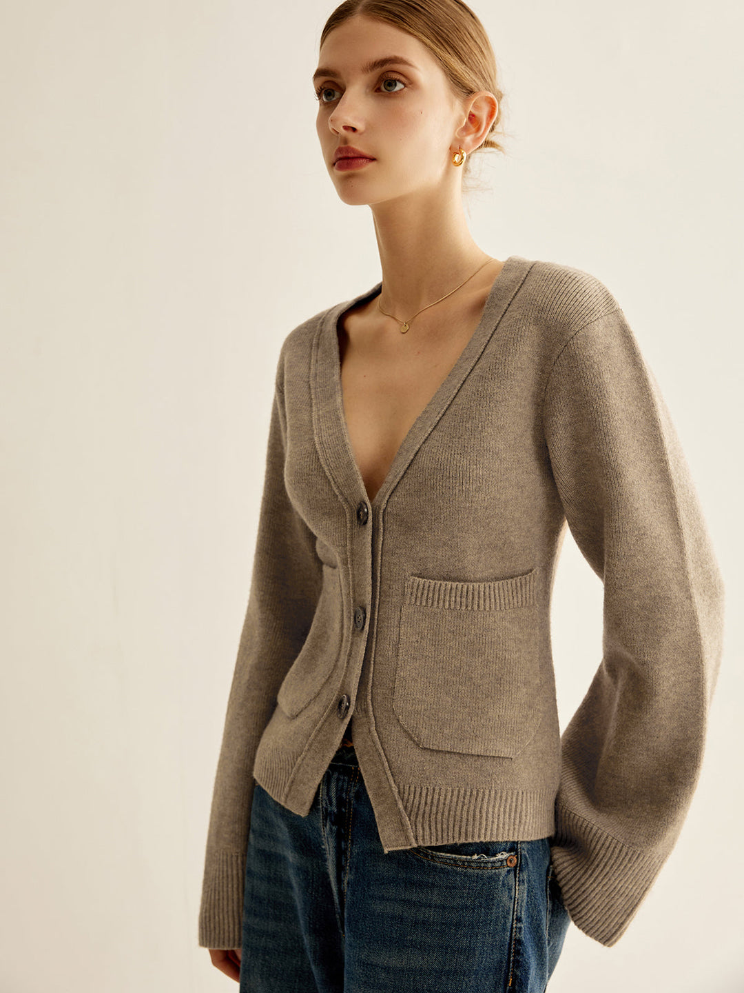 Drune | Strickcardigan mit V-ausschnitt Taschen und Knöpfe Zeitloser Komfort