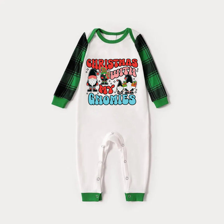 Drune | Grünes Raglan-Top Grünes Karierte Weihnachts-Pyjama-Set mit "WEIHNACHTEN MIT MEINEN GNOMEN" Druck