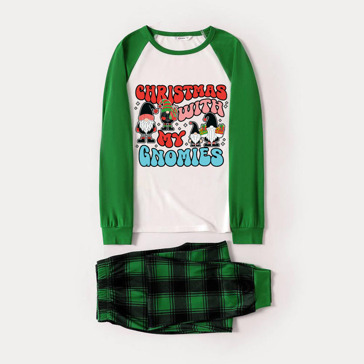 Drune | Grünes Raglan-Top Grünes Karierte Weihnachts-Pyjama-Set mit "WEIHNACHTEN MIT MEINEN GNOMEN" Druck