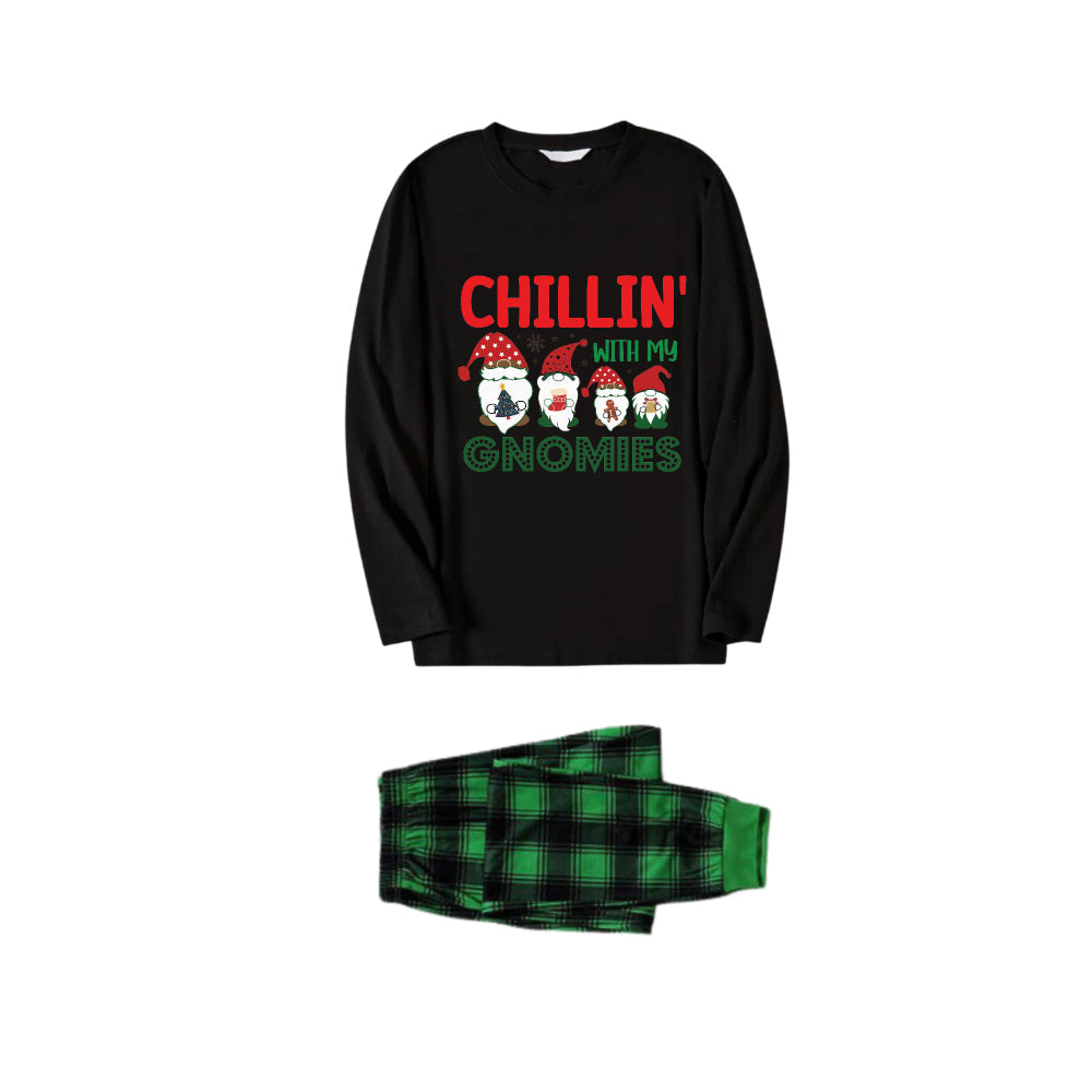 Drune | Weihnachtsfamilien-Matchende Pyjamas - Schwarzes Oberteil und grüne karierte Hose Pjs Set mit "Chillin With My Gnomies" Druck