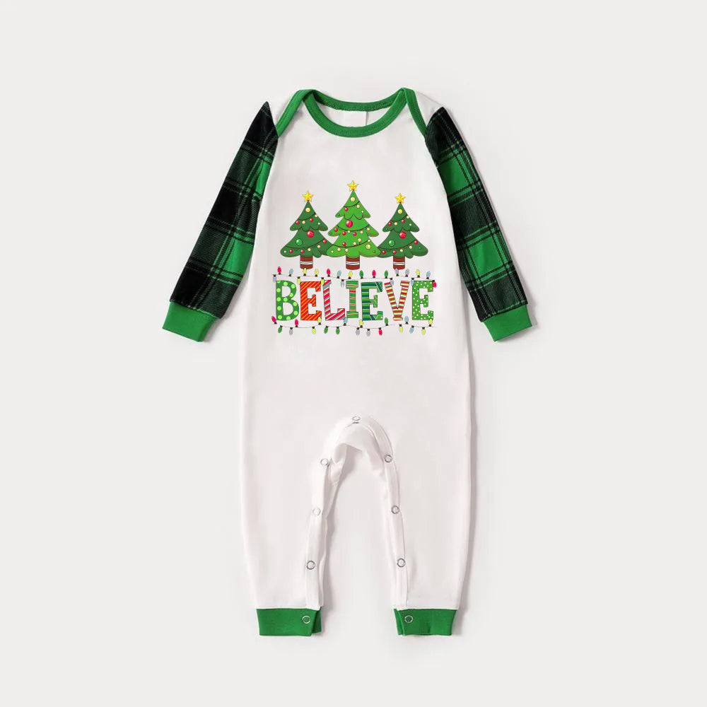Drune | Grünes Raglan-Top Grünes Karomuster Weihnachts-Pyjama-Set mit "GLAUBEN" und Weihnachtsbaum-Druck