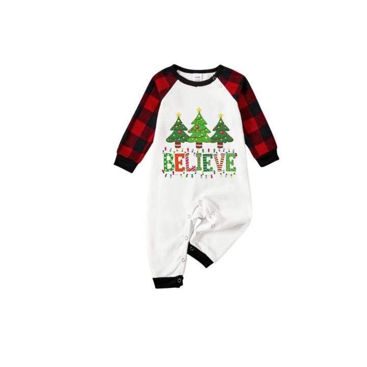 Drune | Rote und schwarze karierte Weihnachts-Pyjama-Set mit Weihnachtsbaum und "Believe"-Druck