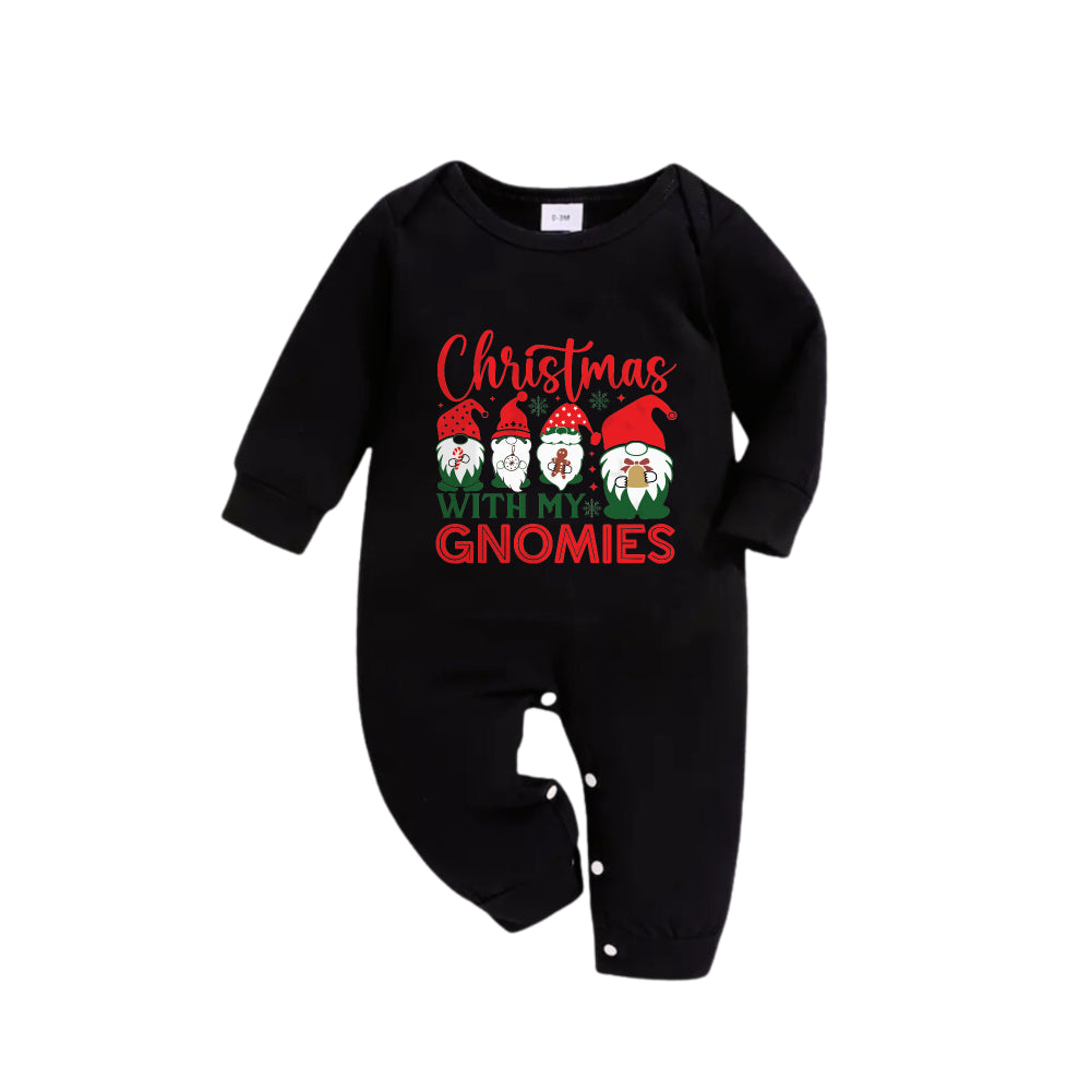 Drune | Weihnachtsfamilie passende Pyjamas - Schwarzes Oberteil und grüne karierte Hose Pjs Set mit Gnome Familie und "Weihnachten mit meinen Gnomies" Print