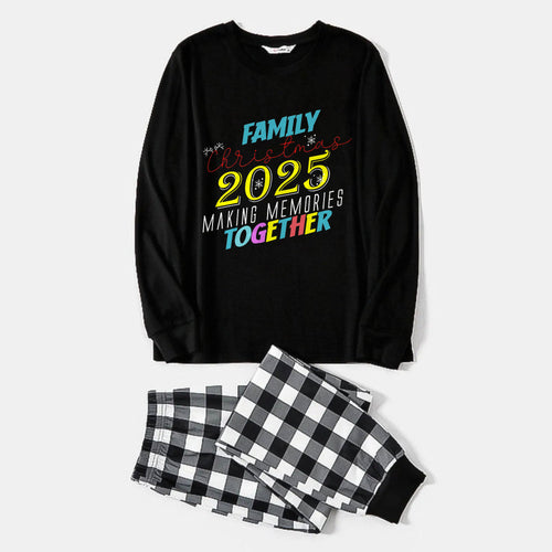 Drune | Schwarz-weiß kariertes Weihnachts-Pyjama-Set mit buntem Textdruck 