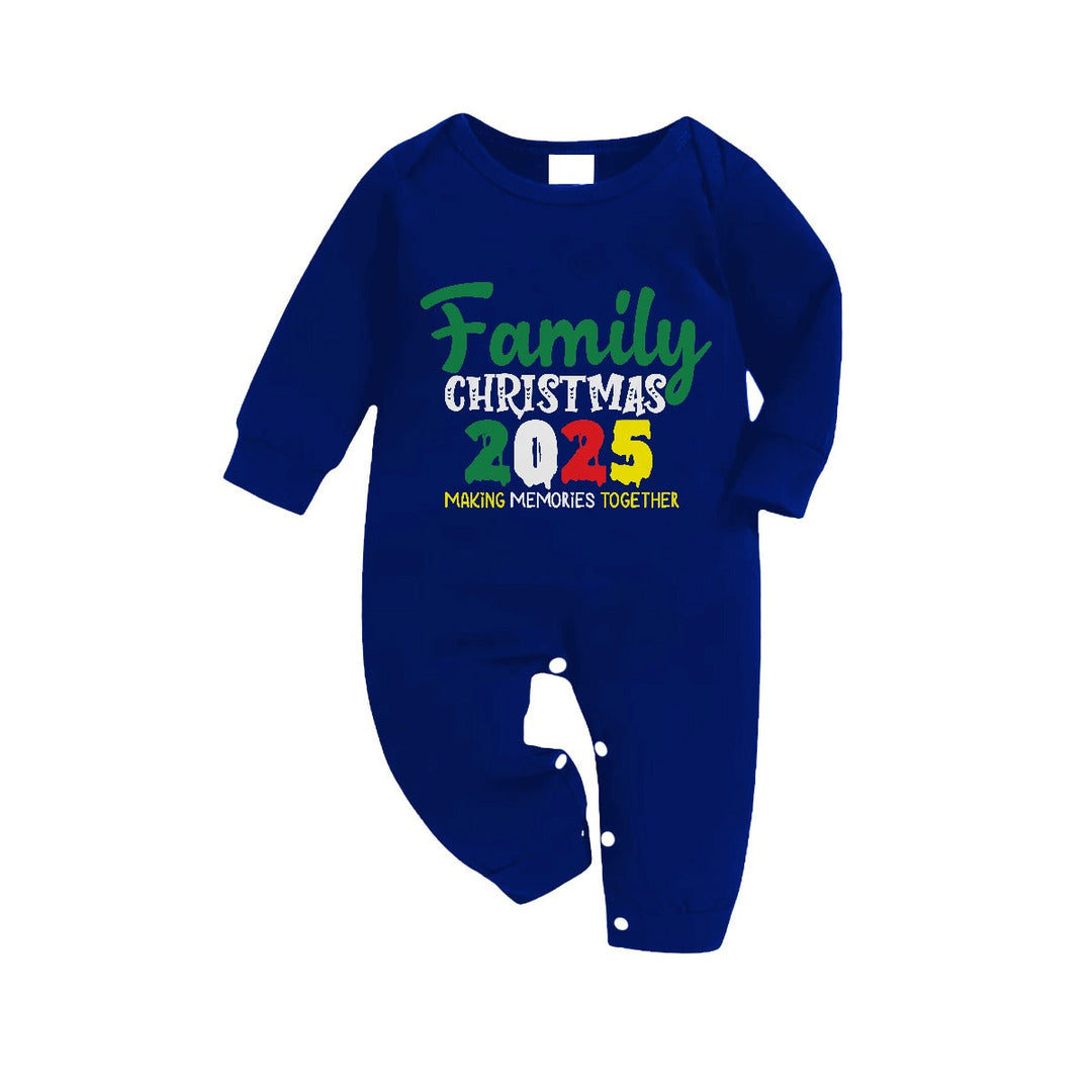 Drune | Weihnachtsfamilie passende Pyjamas - Marine & Weiße Karierte Pj Set mit "Familienweihnachten 2025" Slogan Druck