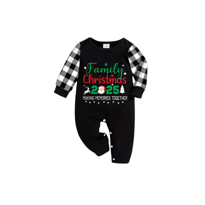 Drune | Schwarz-weiß kariertes Kurzarm-Weihnachtspyjama-Set mit festlichem Muster und typografischem Design