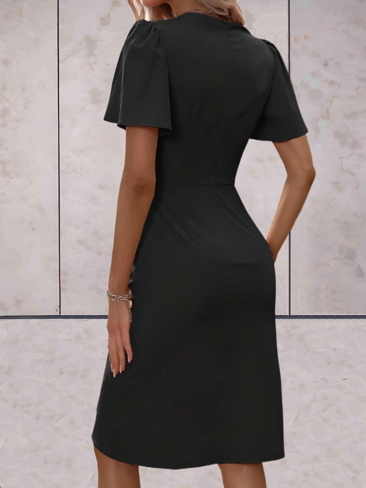 Drune | Eng anliegendes Kleid mit ausgestellten Ärmeln für Frauen
