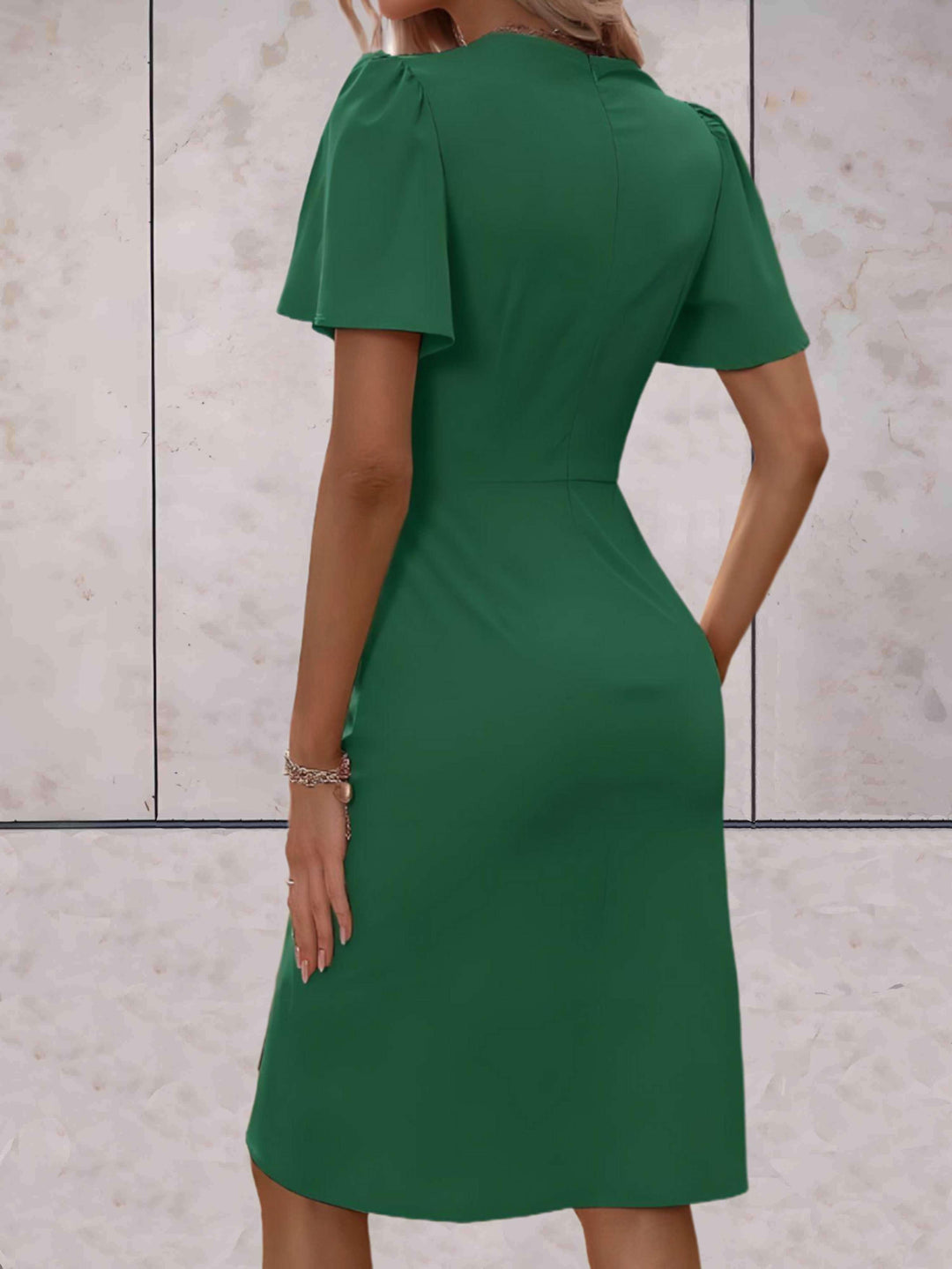 Drune | Eng anliegendes Kleid mit ausgestellten Ärmeln für Frauen