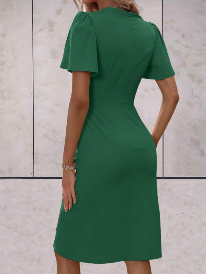 Drune | Eng anliegendes Kleid mit ausgestellten Ärmeln für Frauen