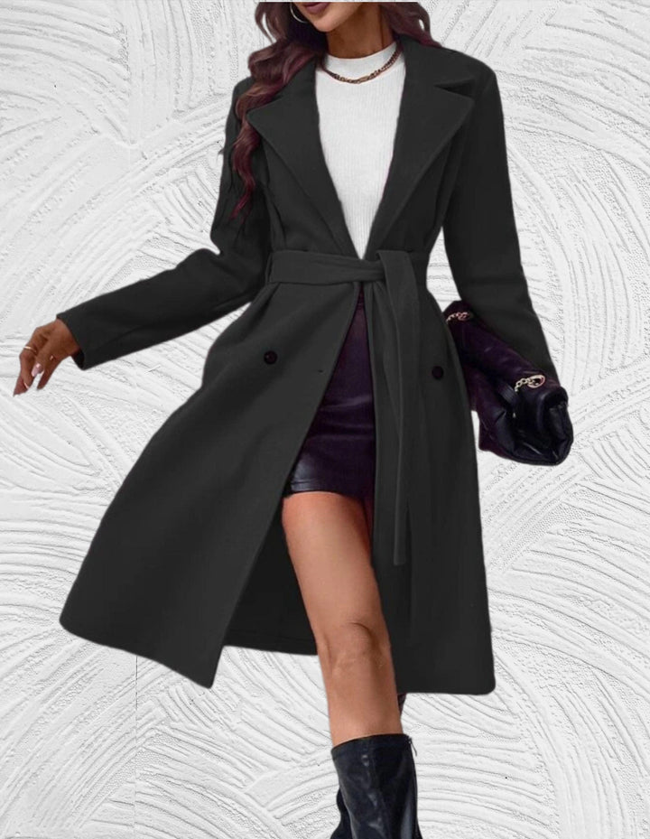 Drune | Lange und Oversized Jacke mit Knopfverschluss, Brusttaschen und Bindegürtel