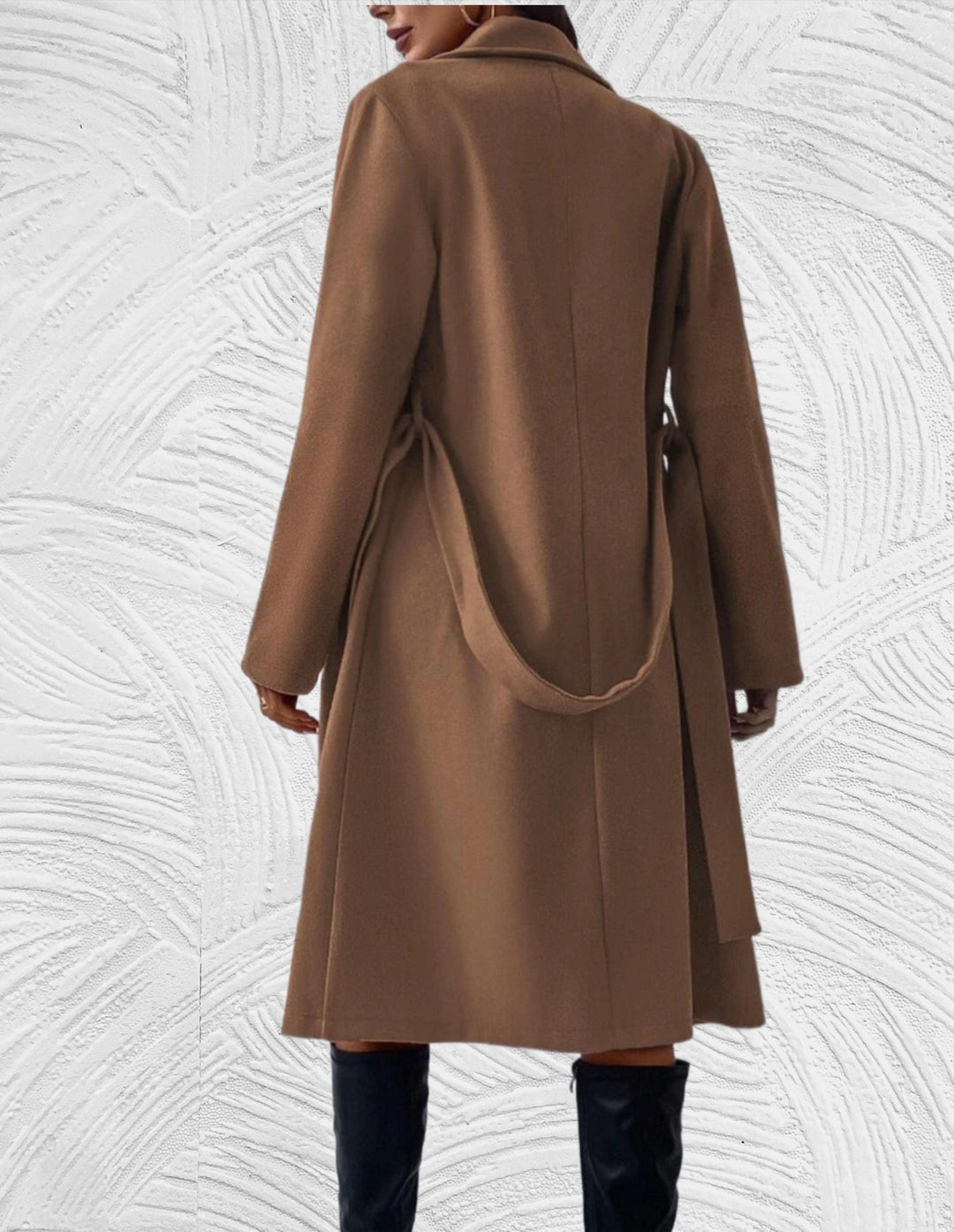 Drune | Lange und Oversized Jacke mit Knopfverschluss, Brusttaschen und Bindegürtel