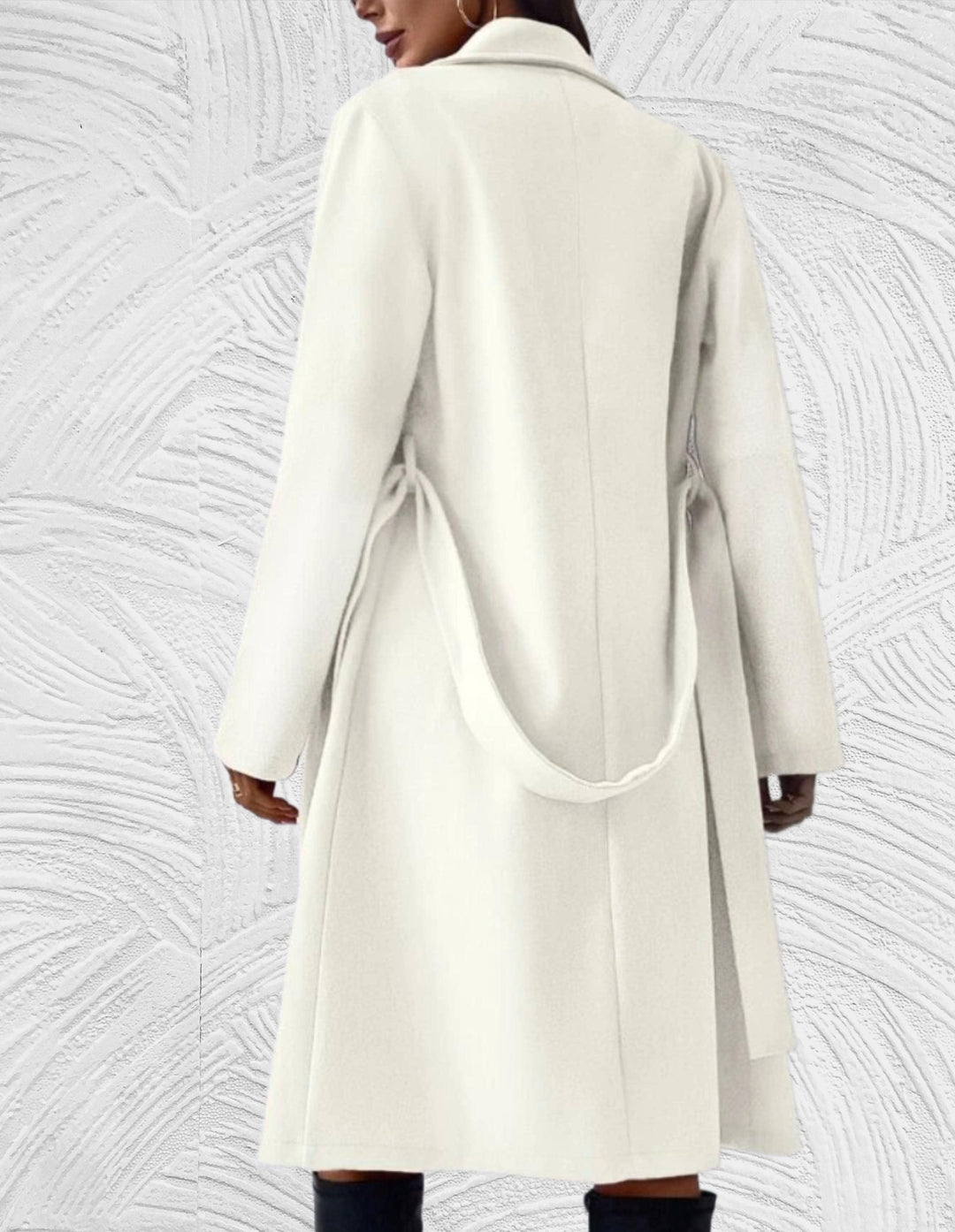 Drune | Lange und Oversized Jacke mit Knopfverschluss, Brusttaschen und Bindegürtel