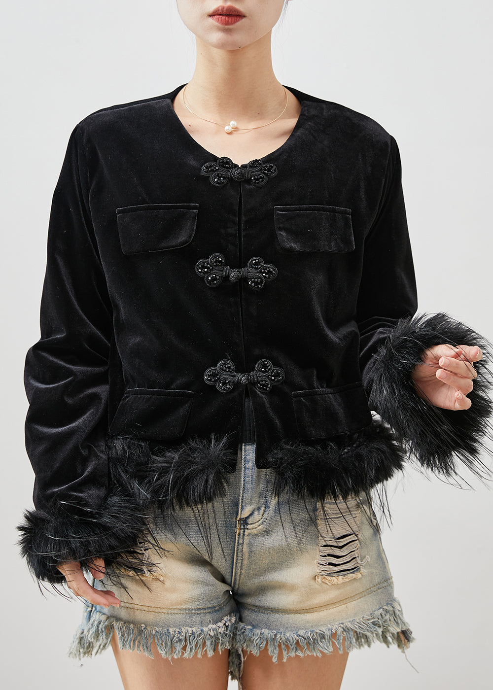 Drune | Schwarze chinesische Knopf-Patchwork-Feder-Seiden-Veloursjacken
