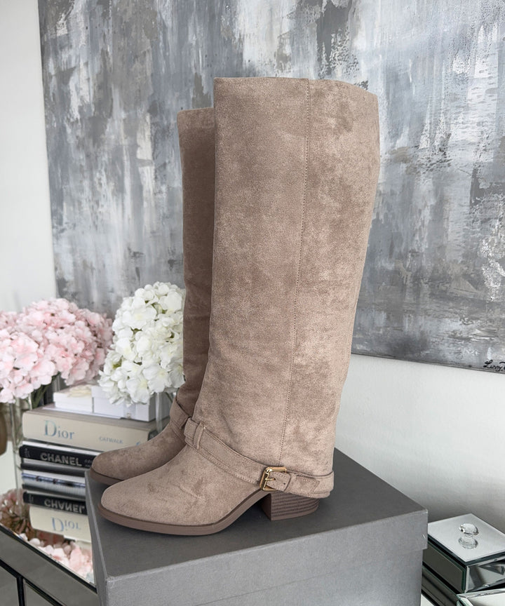 Drune | Beige Knielange Stiefel für Damen - Stilvolles und Bequemes Design für Freizeit- oder formelle Kleidung
