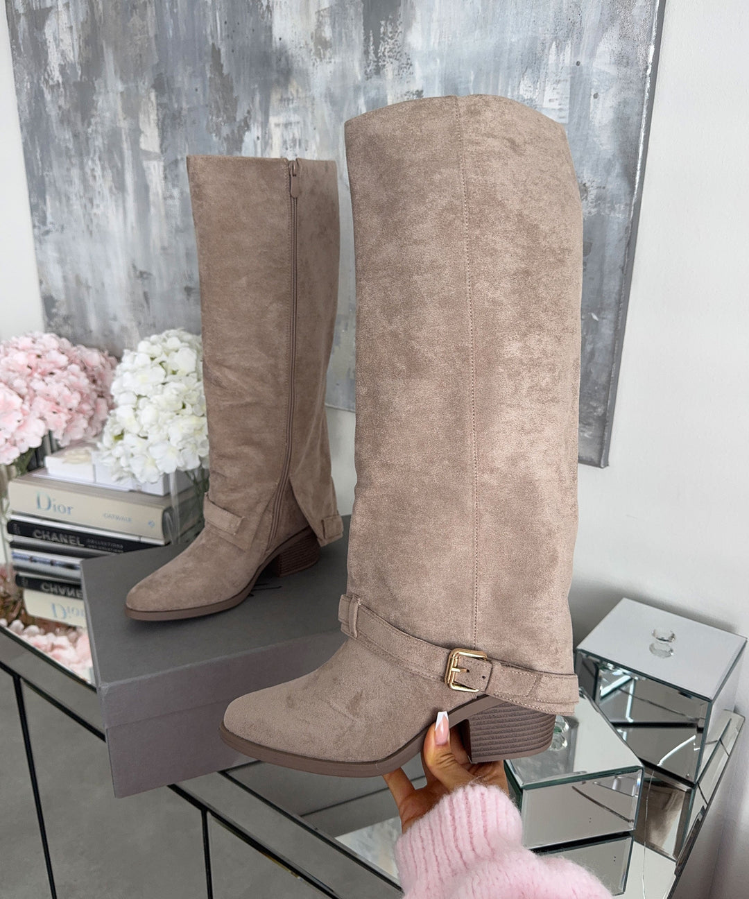 Drune | Beige Knielange Stiefel für Damen - Stilvolles und Bequemes Design für Freizeit- oder formelle Kleidung
