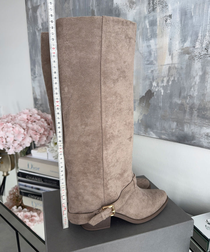 Drune | Beige Knielange Stiefel für Damen - Stilvolles und Bequemes Design für Freizeit- oder formelle Kleidung